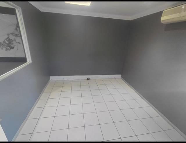 100M² OFFICE TO LET IN FOURWAYS